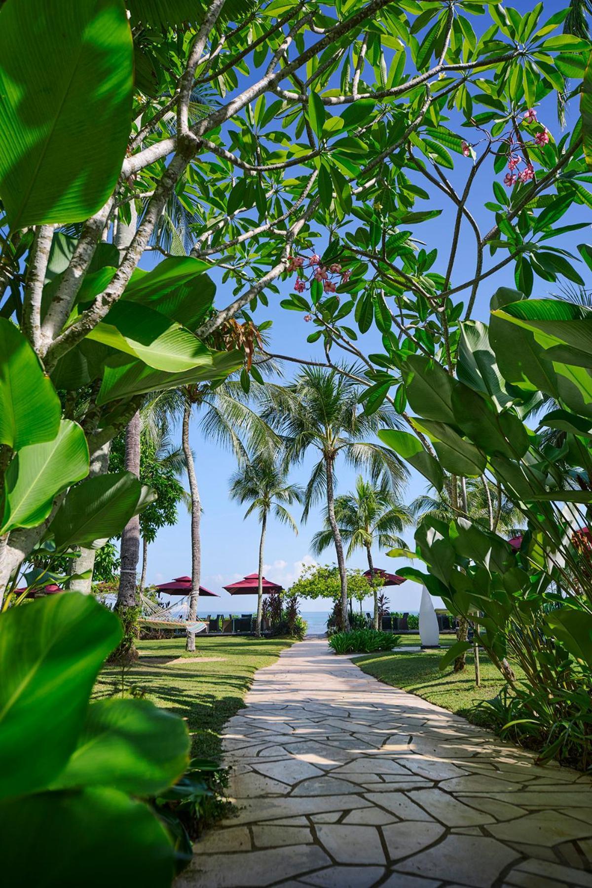 فندق منتجع بارك رويال بينانغ باتو فيرينغي المظهر الخارجي الصورة The beach at the Shangri-La Tanjung Rhu resort