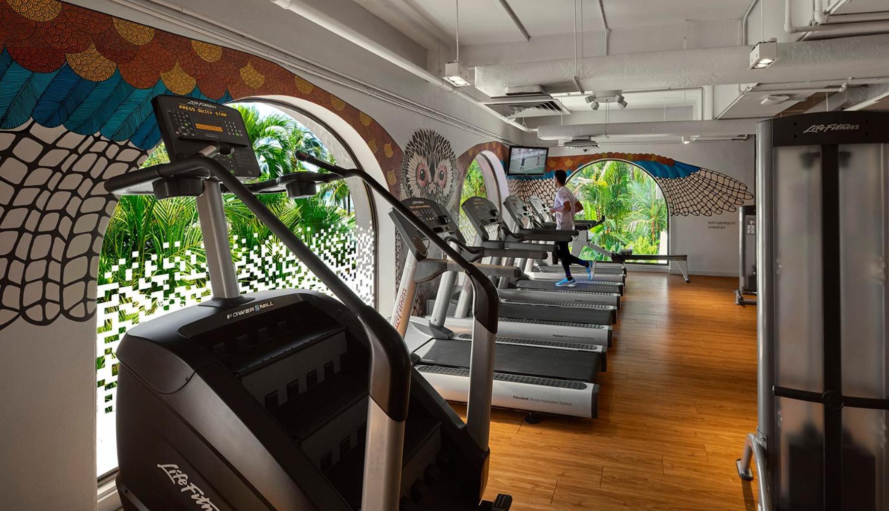 فندق منتجع بارك رويال بينانغ باتو فيرينغي المظهر الخارجي الصورة The gym at the hotel