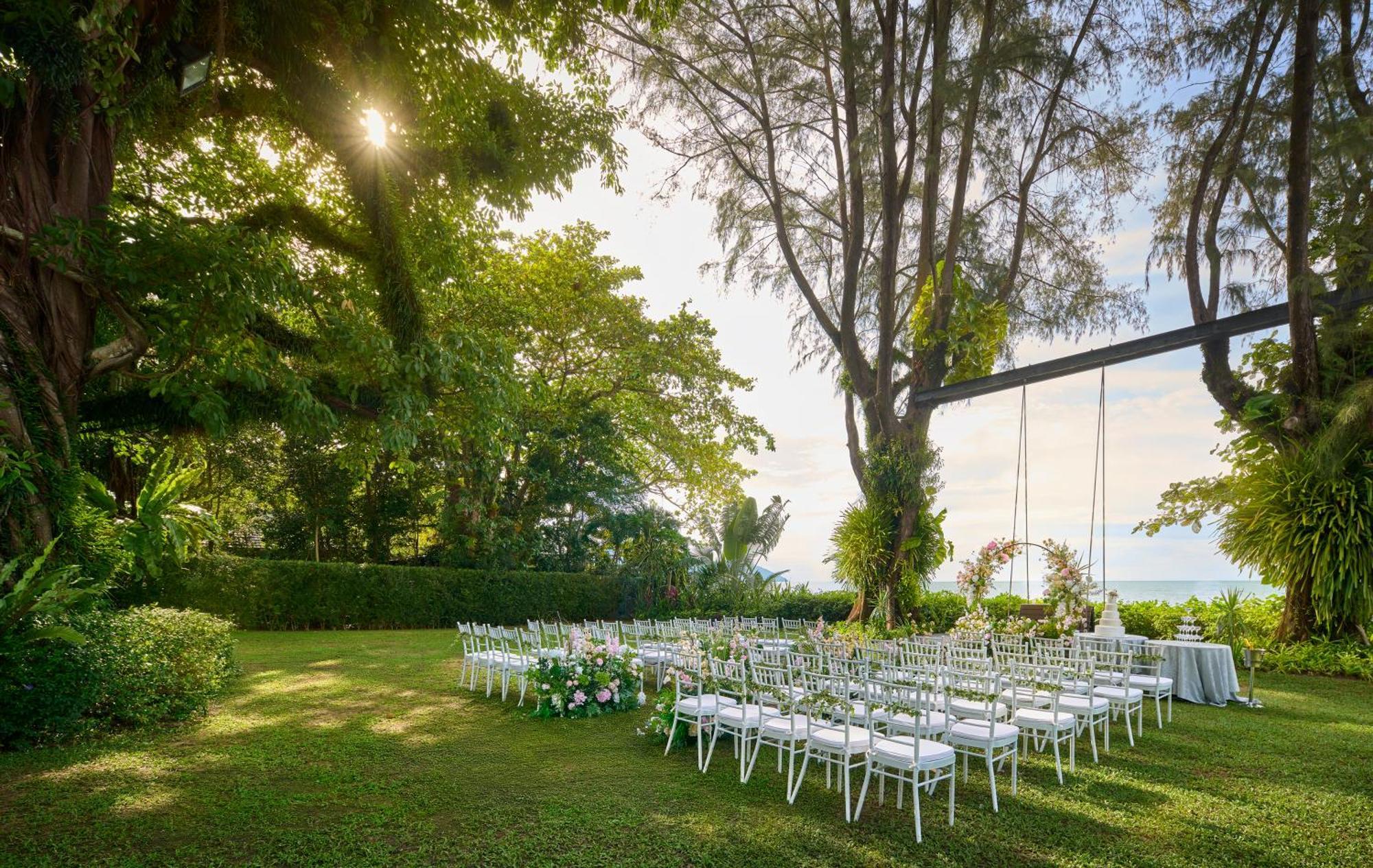 فندق منتجع بارك رويال بينانغ باتو فيرينغي المظهر الخارجي الصورة The lawn at the Mandarin Oriental, Bangkok